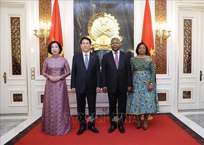 Tổng thống Angola João Manuel Gonçalves Lourenço và Phu nhân đón Chủ tịch nước Lương Cường và Phu nhân. Ảnh: Lâm Khánh - TTXVN