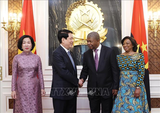 Tổng thống Angola João Manuel Gonçalves Lourenço và Phu nhân đón Chủ tịch nước Lương Cường và Phu nhân. Ảnh: Lâm Khánh - TTXVN