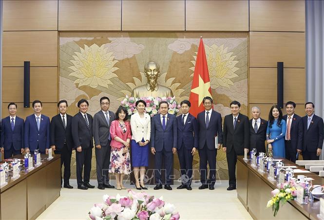 Chủ tịch Quốc hội Trần Thanh Mẫn với đại biểu. Ảnh: Doãn Tấn - TTXVN