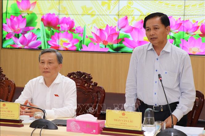 Ông Trần Văn Lâu, Chủ tịch UBND thành phố Cần Thơ phát biểu tại buổi làm việc. Ảnh: Thu Hiền - TTXVN