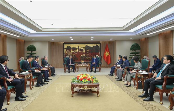 Thủ tướng Phạm Minh Chính tiếp ông Hironori Kamezawa, Tổng giám đốc Tập đoàn MUFG, Nhật Bản. Ảnh: Dương Giang-TTXVN 