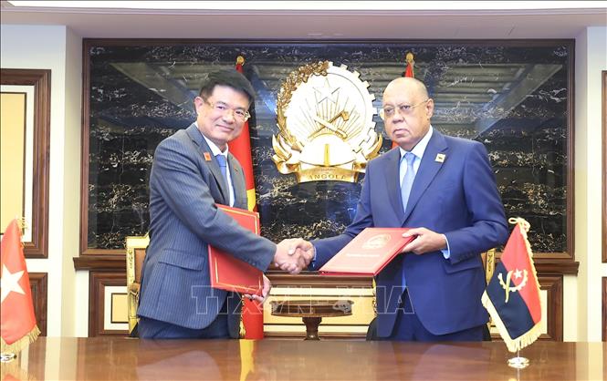 Lễ ký Hiệp định chuyển giao người bị kết án tù giữa Việt Nam và Angola. Ảnh: Lâm Khánh – TTXVN