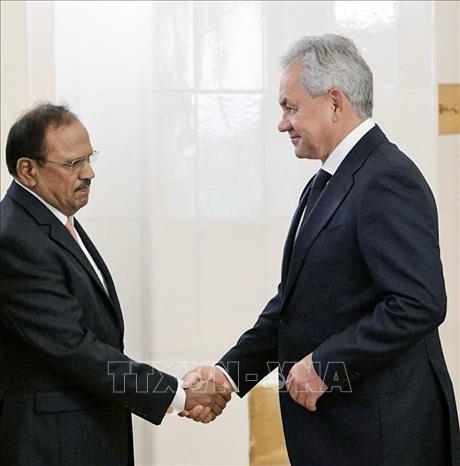 (Tư liệu) Thư ký Hội đồng An ninh Nga Sergey Shoigu (phải) và Cố vấn An ninh Quốc gia Ấn Độ Ajit Doval tại cuộc gặp ở Saint Petersburg, Nga, ngày 12/9/2024. Ảnh: ANI/TTXVN