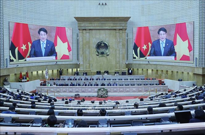 Chủ tịch nước Lương Cường phát biểu chính sách với các Nghị sĩ Quốc hội Angola. Ảnh: Lâm Khánh – TTXVN