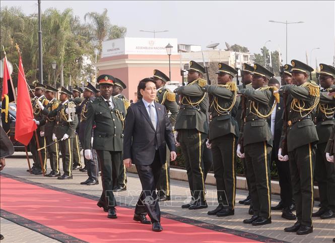 Chủ tịch nước Lương Cường đến thăm và phát biểu tại Quốc hội Angola. Ảnh: Lâm Khánh – TTXVN
