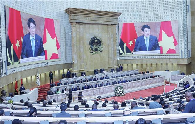 Chủ tịch nước Lương Cường phát biểu chính sách với các Nghị sĩ Quốc hội Angola. Ảnh: Lâm Khánh – TTXVN