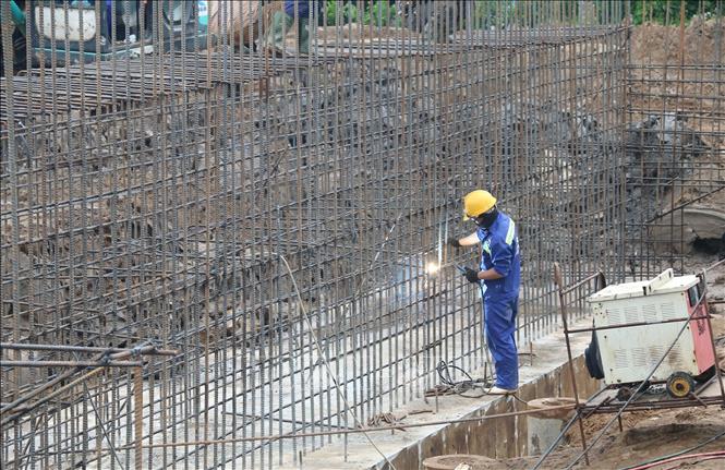 Thi công tại Dự án thành phần 2 cao tốc Cao Lãnh - An Hữu, giai đoạn 1. Ảnh: Đức Tâm – TTXVN