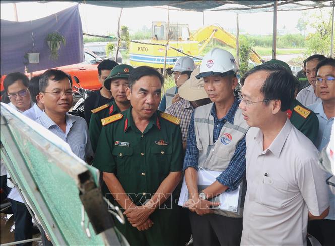 Chủ tịch UBND tỉnh Đồng Tháp Trần Trí Quang kiểm tra tiến độ Dự án thành phần 2 thuộc Dự án xây dựng công trình đường bộ cao tốc Cao Lãnh - An Hữu, giai đoạn 1. Ảnh: Đức Tâm – TTXVN