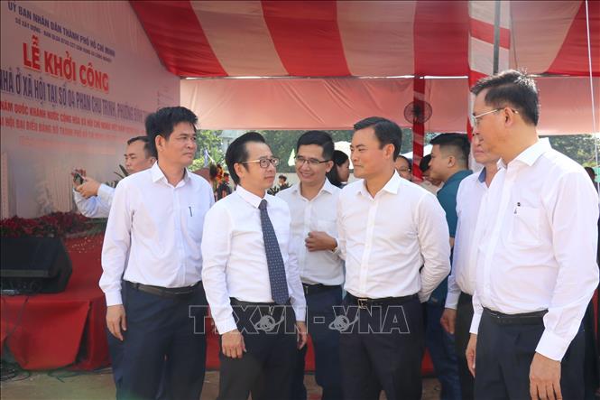 Ông Bùi Xuân Cường, Phó Chủ tịch UBND TP. Hồ Chí Minh, động viên các đơn vị xây dựng dự án. Ảnh: Thanh Vũ-TTXVN 