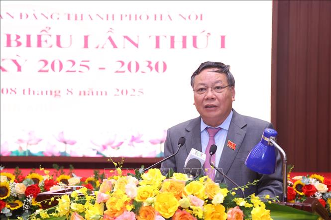 Đồng chí Nguyễn Văn Phong, Phó Bí thư Thường trực Thành uỷ Hà Nội, Bí thư Đảng uỷ các cơ quan Đảng Thành phố Hà Nội phát biểu khai mạc Đại hội. Ảnh: Văn Điệp - TTXVN