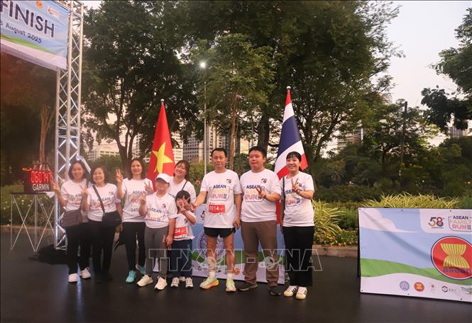 Nhiều thế hệ VĐV của Đại sứ quán Việt Nam tại Thái Lan tham gia sự kiện. Ảnh: Đỗ Sinh – P/v TTXVN tại Thái Lan
