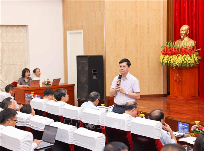 PGS.TS Nguyễn Văn Hiền, Bí thư Đảng ủy - Chủ tịch Hội đồng Trường đại học Sư phạm Hà Nội chia sẻ trong hội thảo. Ảnh: Thanh Tùng - TTXVN