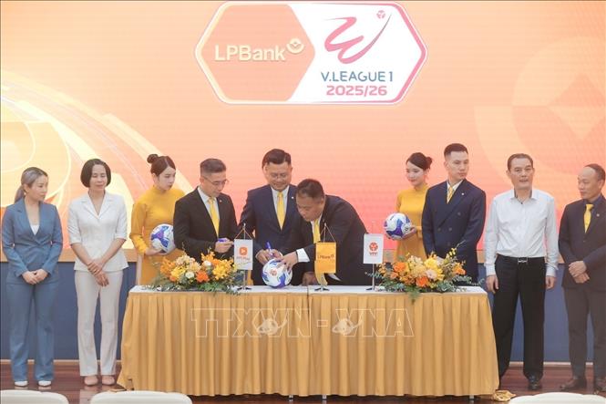 Lễ ký kết thoả thuận hợp tác. Ảnh: Minh Quyết - TTXVN