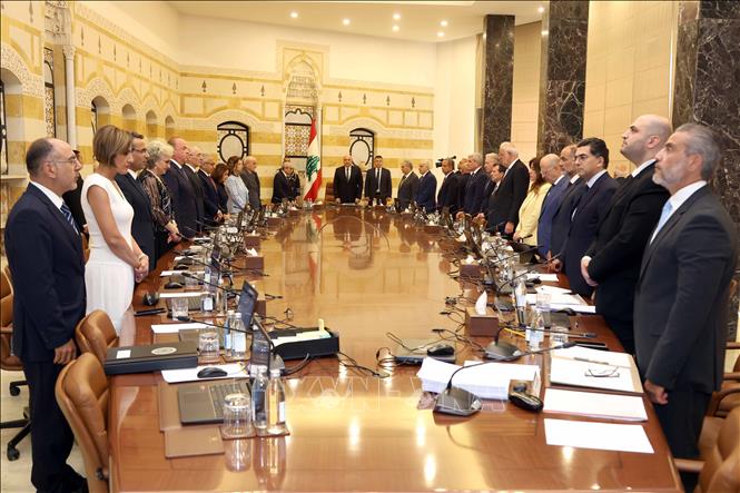 Tổng thống Liban Joseph Aoun (giữa) chủ trì cuộc họp nội các ở thủ đô Beirut, nhằm thảo luận về giải giáp lực lượng Hezbollah, ngày 5/8/2025. Ảnh: AA/TTXVN