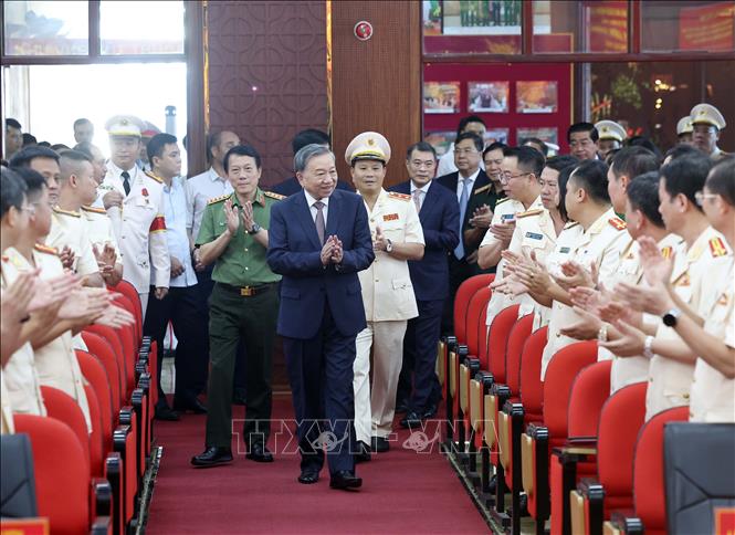 Tổng Bí thư Tô Lâm đến thăm và làm việc với Cục Cảnh sát hình sự, Bộ Công an. Ảnh: Thống Nhất - TTXVN