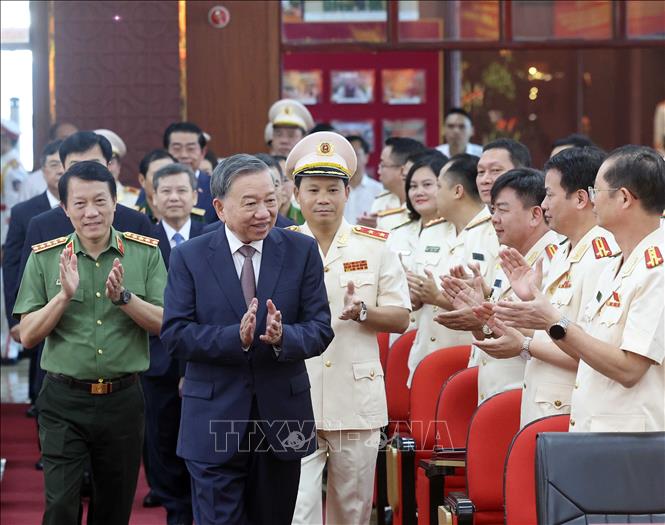 Tổng Bí thư Tô Lâm đến thăm và làm việc với Cục Cảnh sát hình sự, Bộ Công an. Ảnh: Thống Nhất - TTXVN