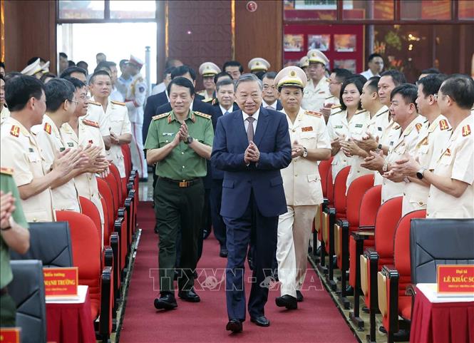 Tổng Bí thư Tô Lâm đến thăm và làm việc với Cục Cảnh sát hình sự, Bộ Công an. Ảnh: Thống Nhất - TTXVN