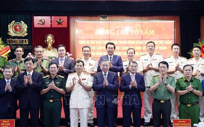 Tổng Bí thư Tô Lâm với các đại biểu Ảnh: Thống Nhất- TTXVN