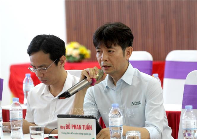Ông Đỗ Phan Tuấn, Trung tâm Khuyến nông Quốc gia giải đáp thắc mắc về trí tuệ nhân tạo tại buổi tọa đàm. Ảnh: Văn Tý-TTXVN