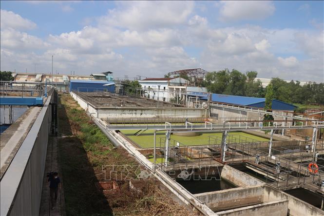 Hệ thống xử lý nước thải của khu công nghiệp Xuyên Á (xã Đức Lập, Tây Ninh) được đầu tư xây dựng đã góp phần cải thiện vấn đề ô nhiễm môi trường, giúp khu công nghiệp này không còn là điểm đen về ô nhiễm môi trường. Ảnh: Bùi Giang - TTXVN