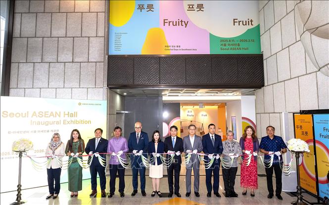 Lễ cắt băng khai trương Không gian ASEAN tại Seoul. Ảnh: Khánh Vân - PV TTXVN tại Hàn Quốc