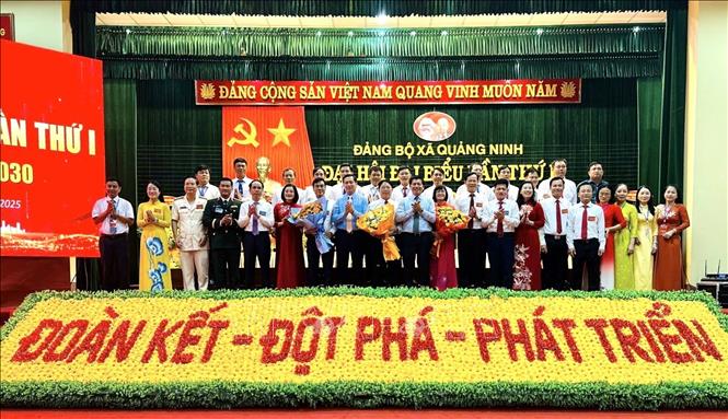 Ban Chấp hành Đảng bộ xã Quảng Ninh ra mắt đại hội. Ảnh: Nguyên Linh-TTXVN