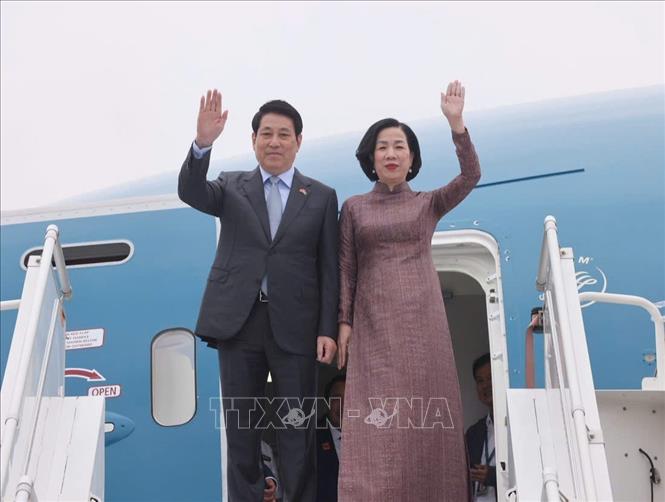 Chủ tịch nước Lương Cường và Phu nhân rời thủ đô Luanda về nước, kết thúc tốt đẹp chuyến thăm cấp Nhà nước tới Angola. Ảnh: Lâm Khánh - TTXVN 