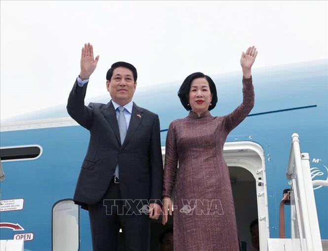 Chủ tịch nước Lương Cường và Phu nhân rời thủ đô Luanda về nước, kết thúc tốt đẹp chuyến thăm cấp Nhà nước tới Angola. Ảnh: Lâm Khánh - TTXVN 