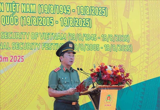 Thượng tướng Trần Quốc Tỏ, Thứ trưởng Bộ Công an phát biểu khai mạc Nhạc hội Cảnh sát thế giới năm 2025 tại Việt Nam. Ảnh: Hoàng Hiếu - TTXVN