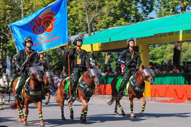 Lực lượng Cảnh sát cơ động kỵ binh tham dự chương trình. Ảnh: Hoàng Hiếu - TTXVN