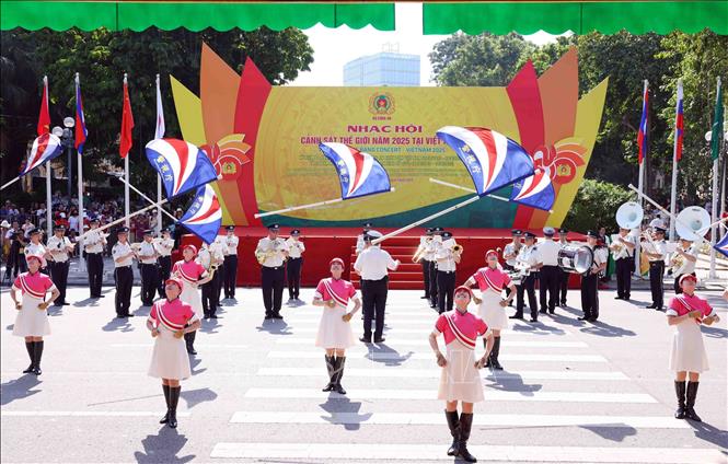 Đoàn nhạc Cảnh sát Thủ đô Tokyo, Cơ quan cảnh sát quốc gia Nhật Bản biểu diễn tại chương trình. Ảnh: Phạm Kiên - TTXVN
