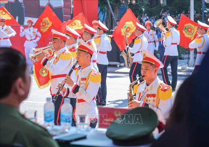 Đoàn nhạc Công an nhân dân Việt Nam biểu diễn tại chương trình. Ảnh: Hoàng Hiếu - TTXVN