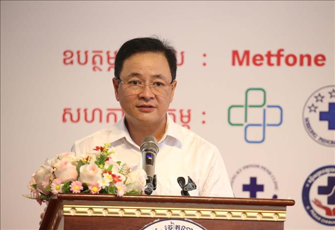 Ông Nguyễn Hoàng Trung, Phó Tổng giám đốc Công ty Viettel Cambodia (Metfone) phát biểu tại chương trình. Ảnh: Huỳnh Thảo - PV TTXVN tại Campuchia 