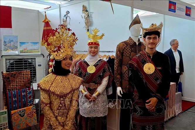 Một gian hàng tại Lễ kỷ niệm Ngày ASEAN 2025. Ảnh: Bùi Hoàn-P/v TTXVN tại Malaysia
       
