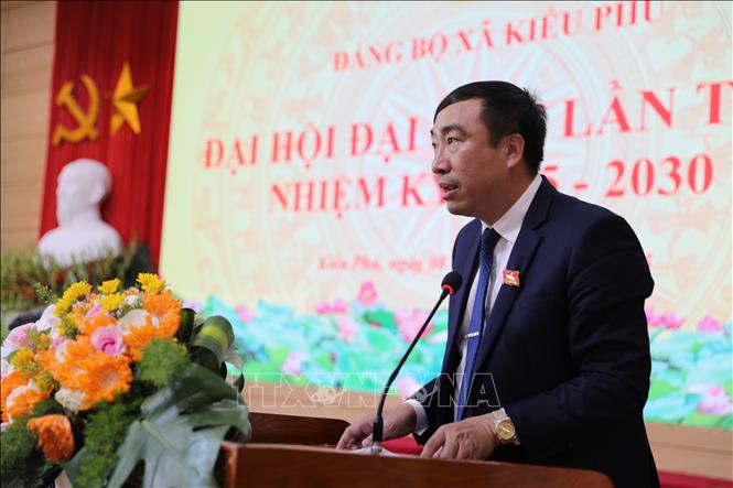 Bí thư Đảng ủy, Chủ tịch HĐND xã Kiều Phú Phạm Quang Tuấn phát biểu tại Đại hội. Ảnh: Quốc Lũy - TTXVN