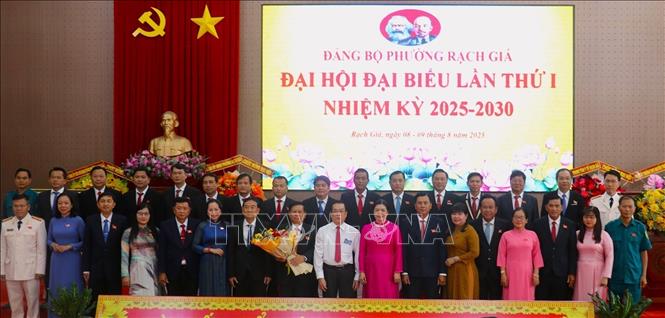 Ban Chấp hành Đảng bộ phường Rạch Giá nhiệm kỳ 2025 - 2030. Ảnh: Lê Huy Hải - TTXVN