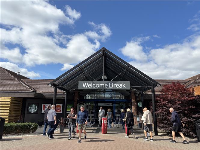 Welcome Break Warwick North-M40 là một trong bốn điểm dừng nghỉ được bố trí tại Oxford và Warwick dọc theo đường cao tốc M40 dài 143km thuộc vùng England. Ảnh Hữu Tiến - PV TTXVN tại Anh