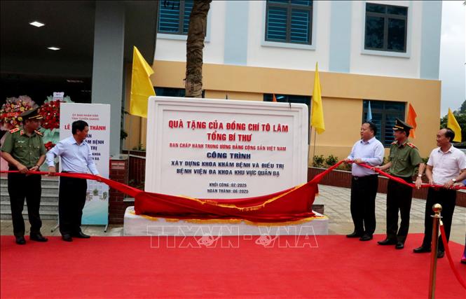 Khánh thành dự án Khoa khám bệnh và điều trị, Bệnh viện Đa khoa khu vực Quản Bạ (Tuyên Quang). Ảnh: Đức Thọ - TTXVN