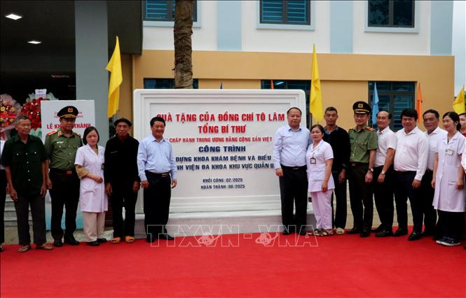 Khánh thành dự án Khoa khám bệnh và điều trị, Bệnh viện Đa khoa khu vực Quản Bạ (Tuyên Quang). Ảnh: Đức Thọ - TTXVN