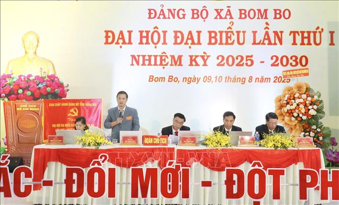 Đoàn Chủ tịch điều hành Đại hội. Ảnh: Nhật Bình – TTXVN