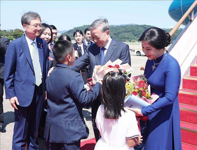 Tổng Bí thư Tô Lâm và Phu nhân đến thủ đô Seoul, bắt đầu chuyến thăm cấp Nhà nước tới Hàn Quốc. Ảnh: Thống Nhất – TTXVN