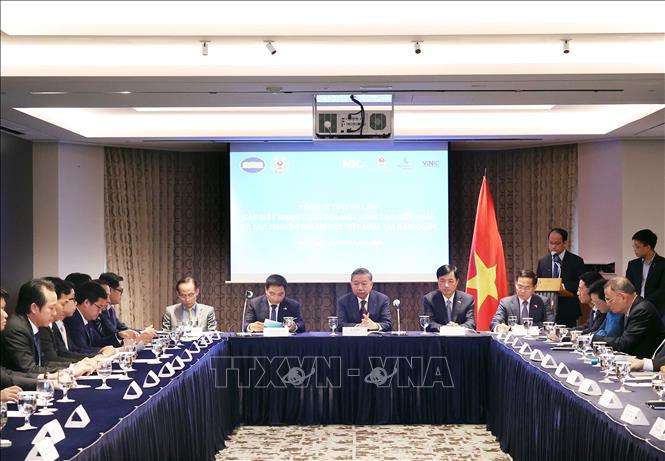Tổng Bí thư Tô Lâm gặp mặt thành viên Mạng lưới Đổi mới sáng tạo Việt Nam và chuyên gia người Việt Nam tại Hàn Quốc. Ảnh: Thống Nhất - TTXVN