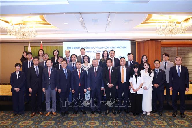 Tổng Bí thư Tô Lâm cùng các đại biểu tham dự buổi gặp. Ảnh: Thống Nhất - TTXVN