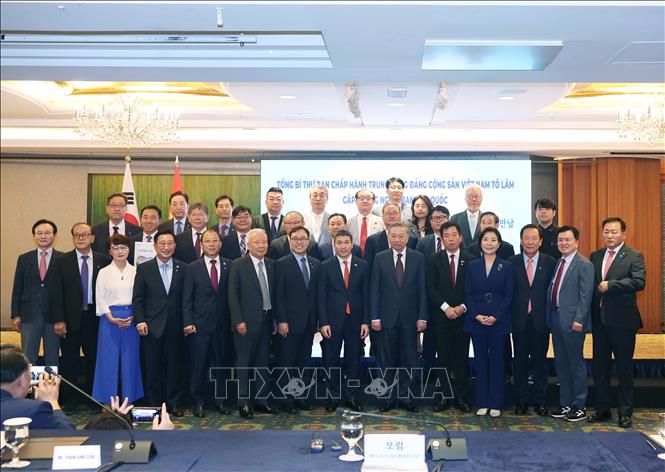 Tổng Bí thư Tô Lâm cùng các đại biểu tham dự buổi gặp. Ảnh: Thống Nhất - TTXVN