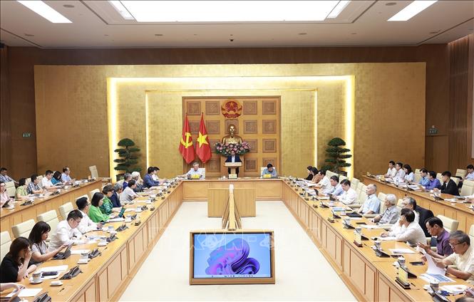 Thủ tướng Phạm Minh Chính làm việc với Ban Nghiên cứu phát triển kinh tế tư nhân. Ảnh: Dương Giang – TTXVN
