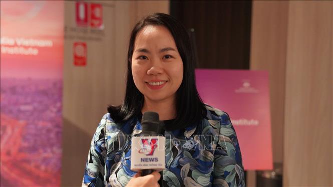 Tiến sĩ Lê Thu Hương, Chủ tịch Ban Cố vấn Viện Chính sách Việt Nam-Australia trả lời phỏng vấn của phóng viên TTXVN. Ảnh: Lê Đạt - PV TTXVN tại Australia