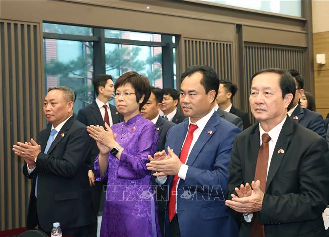 Các đại biểu tham dự buổi gặp. Ảnh: Thống Nhất - TTXVN