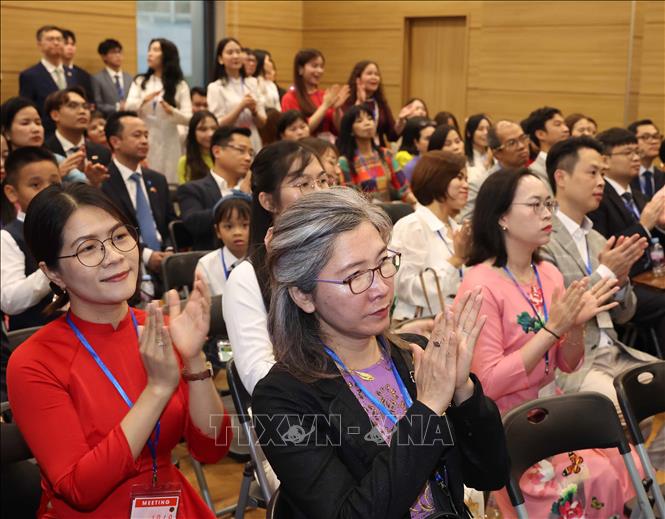 Các đại biểu tham dự buổi gặp. Ảnh: Thống Nhất - TTXVN