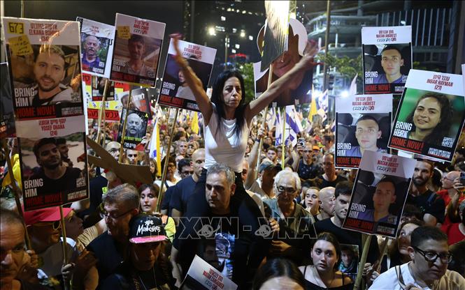 Người dân Israel tuần hành tại Tel Aviv, phản đối quyết định chiếm đóng thành phố Gaza của quân đội Israel, ngày 9/8/2025. Ảnh: THX/TTXVN