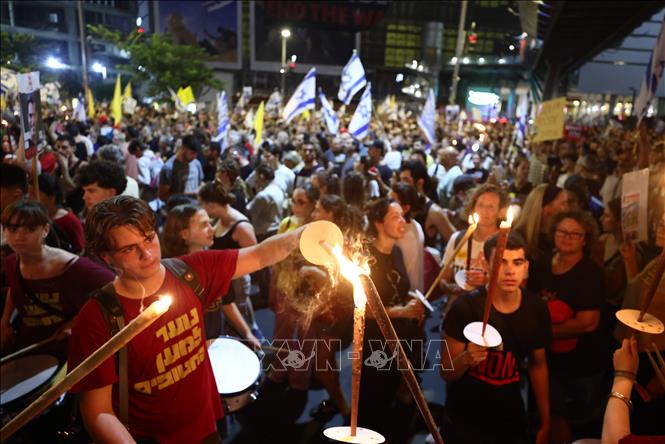 Người dân Israel tuần hành tại Tel Aviv, phản đối quyết định chiếm đóng thành phố Gaza của quân đội Israel, ngày 9/8/2025. Ảnh: THX/TTXVN
